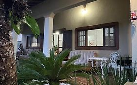 Lara'S House